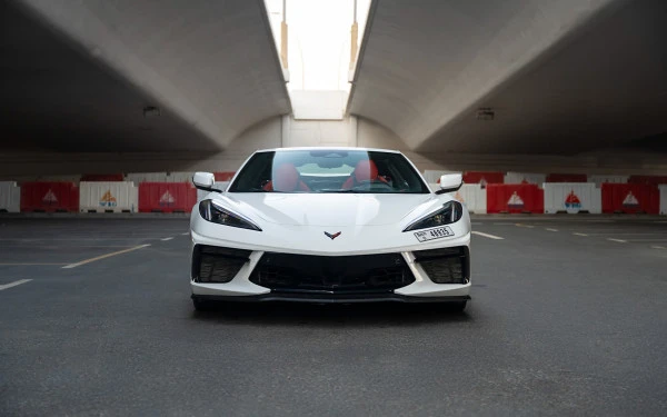  White Chevrolet Corvette Photo 4
